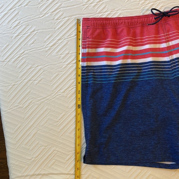 Pair (2) of new (NWT) men’s Vineyard Vines bathing suits - Picture 9 of 12